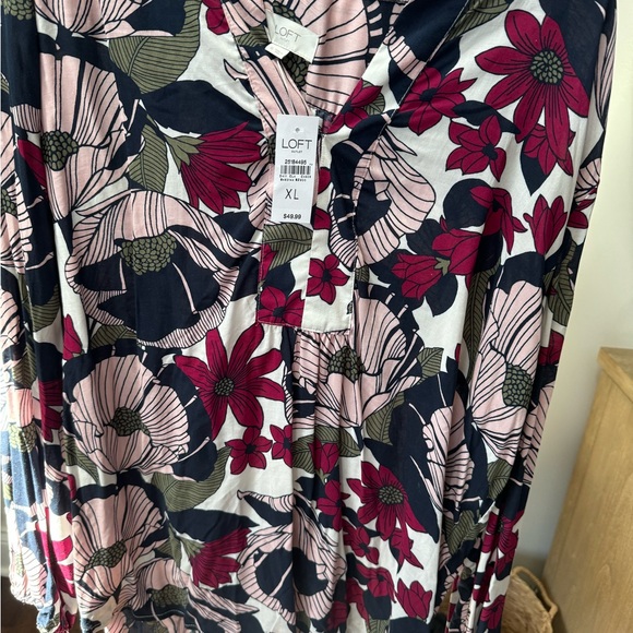 NWT Ann Taylor Loft rayon floral blouse XL red pink black flowers slight v neck - Picture 7 of 11
